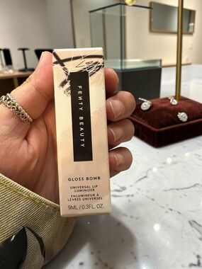 Fenty Beauty Gloss Bomb Universal Lip Luminizer - 09